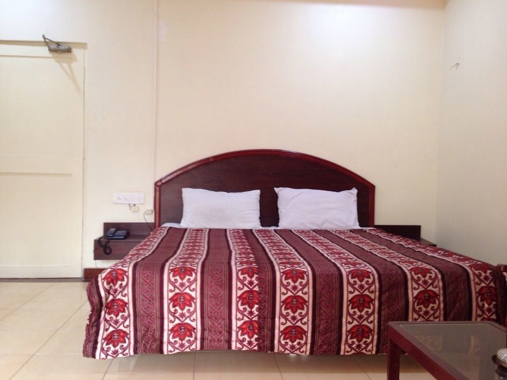 Super Townhouse G Silver Hotels Mount Road Chennai Exterior photo